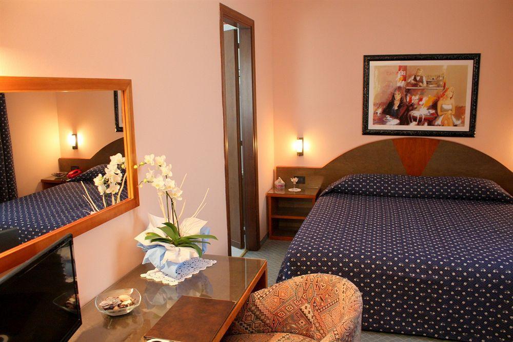 Hotel Rosa أبانو تيرمي المظهر الخارجي الصورة
